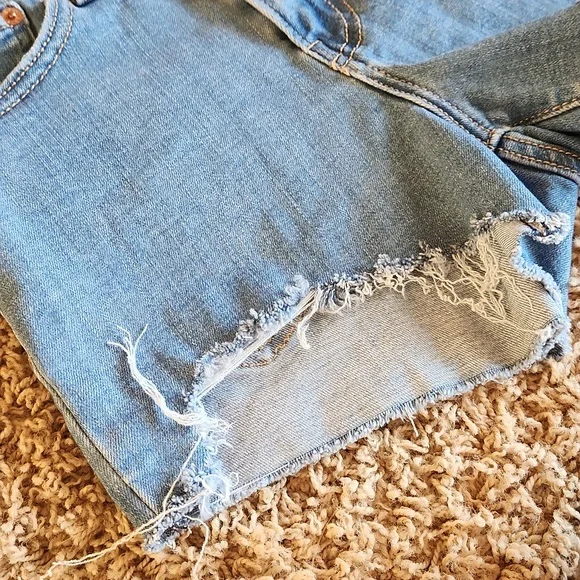Levis's lightweight distressed jean shorts womans size 25 - Picture 10 of 11